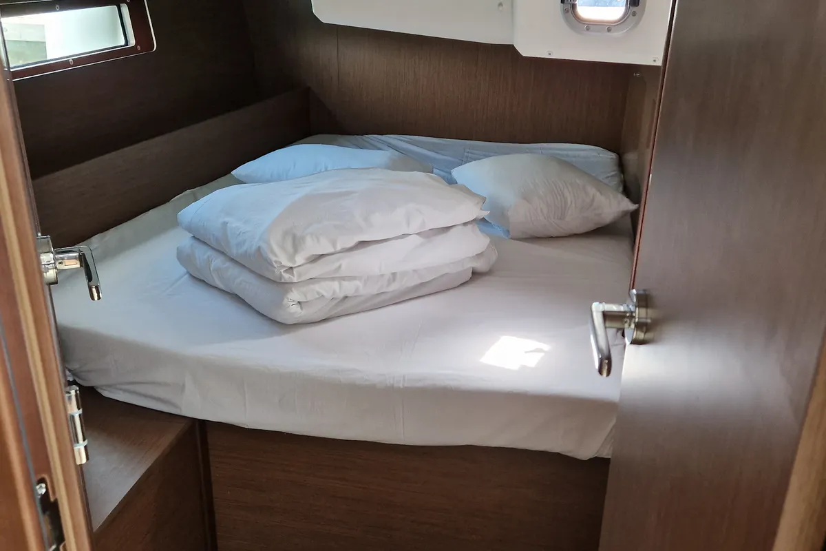 Cabin on Sali, a Beneteau Oceanis 40.1 sailboat at Medulin, Croatia