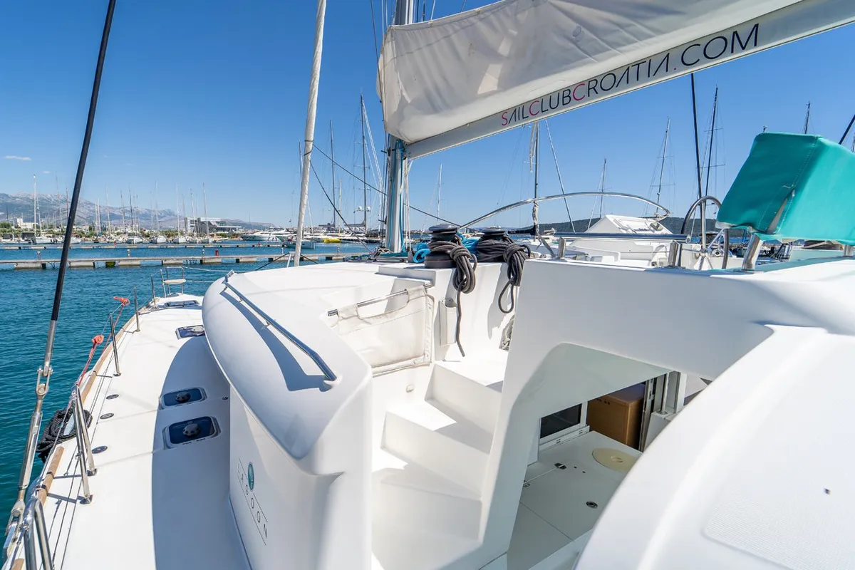 Deck of Orlando, a Lagoon 450 F catamaran at Grad Kaštela, Croatia