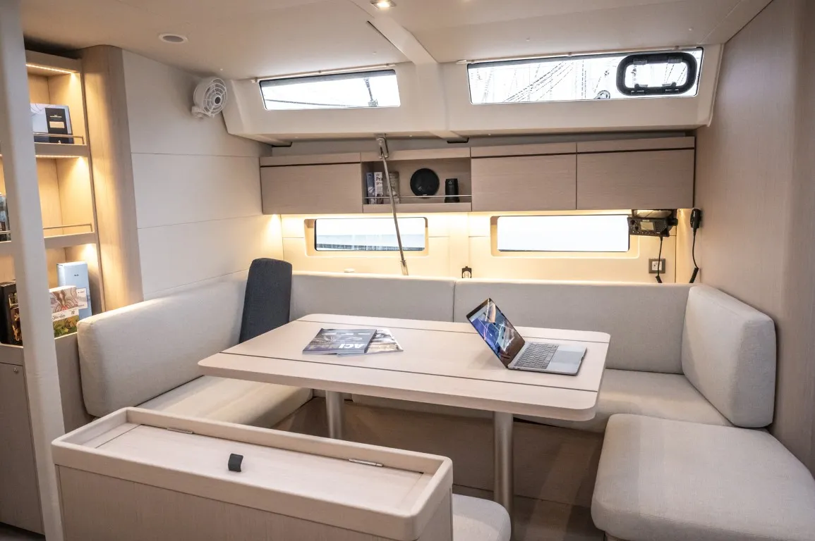 Salon of Nalu, a Beneteau Oceanis 46.1 sailboat at Općina Medulin, Croatia