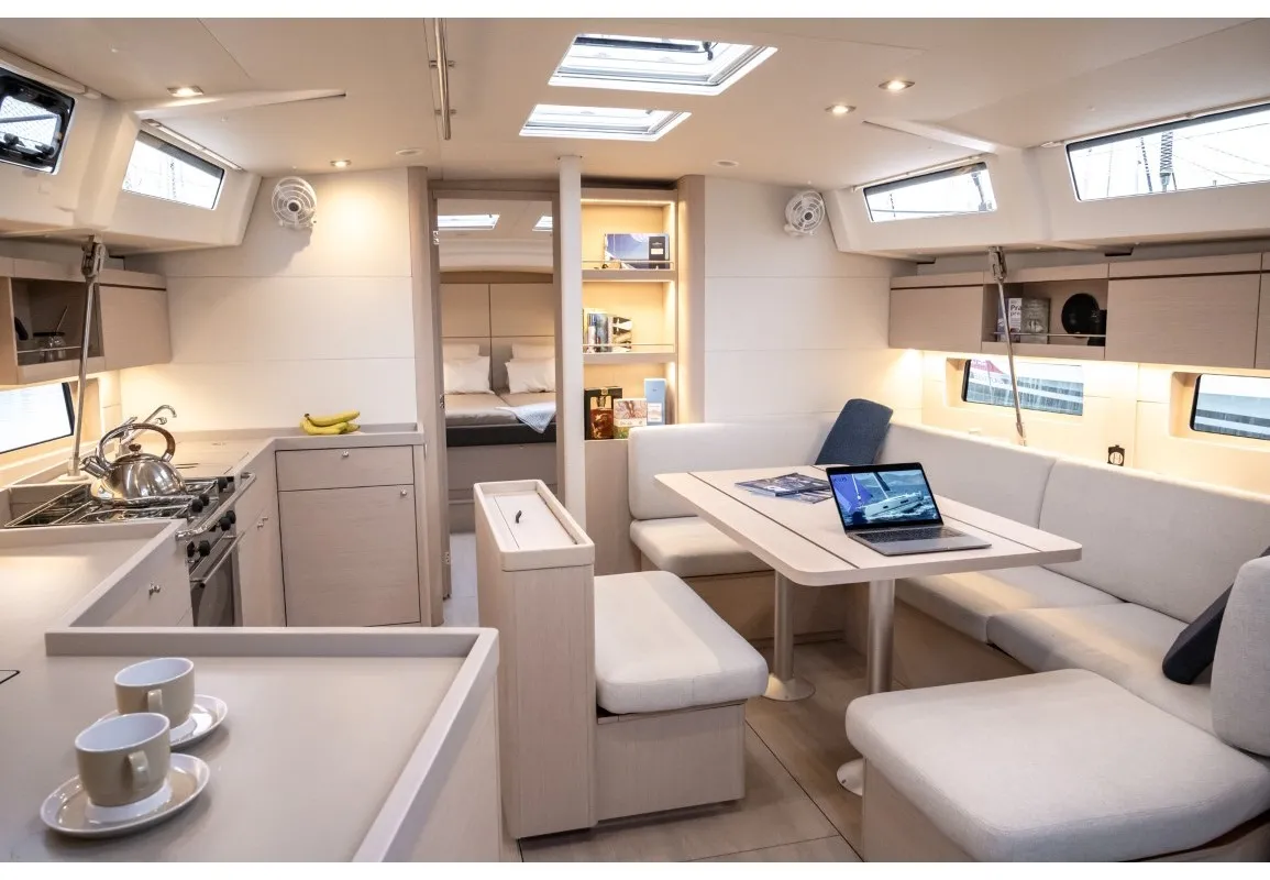 Salon of Nalu, a Beneteau Oceanis 46.1 sailboat at Općina Medulin, Croatia