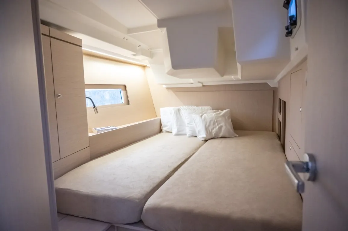 Cabin on Nalu, a Beneteau Oceanis 46.1 sailboat at Općina Medulin, Croatia