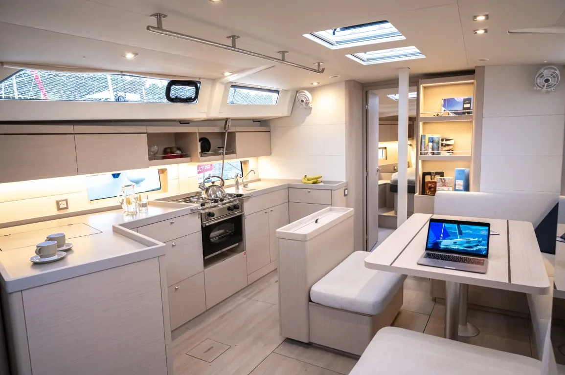 Salon of Nalu, a Beneteau Oceanis 46.1 sailboat at Općina Medulin, Croatia