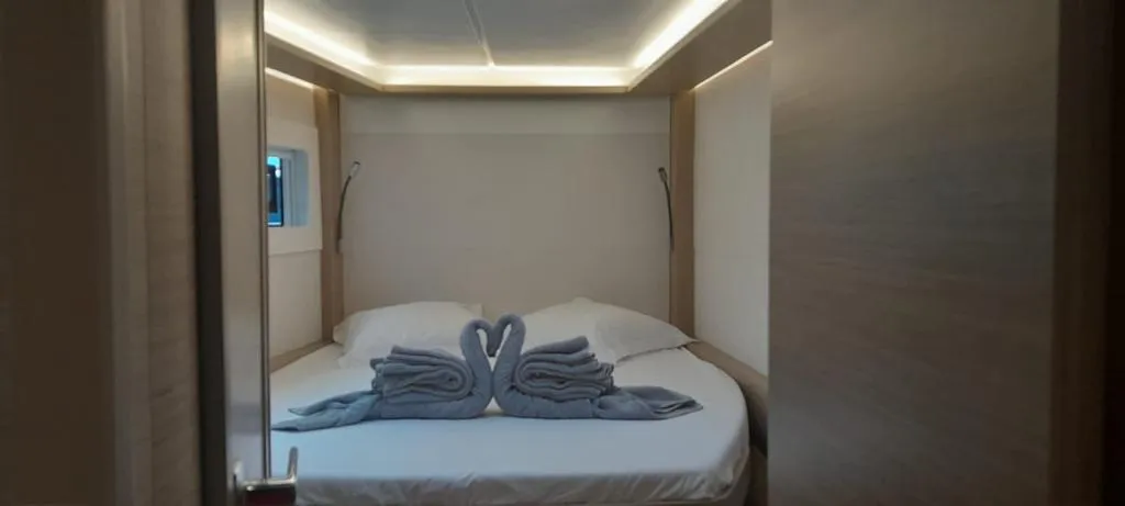Cabin on Venus, a Lagoon 46 catamaran at Roche Caiman, Seychelles