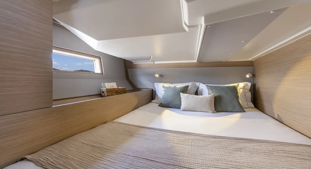 Cabin on Margarita, a Beneteau Oceanis 52 sailboat at Olbia, Italy