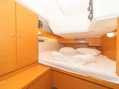 Cabin on Hierax, a Dufour 430 sailboat at Volos, Greece