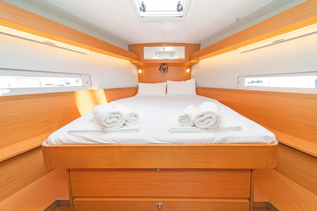 Cabin on Hierax, a Dufour 430 sailboat at Volos, Greece