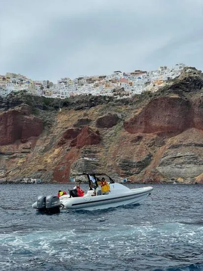 Exterior view of Magna Magica, a Zen 39 motorboat at Απολλωνία, Greece