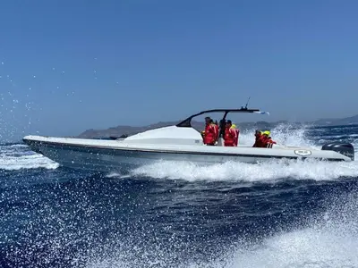 Exterior view of Magna Magica, a Zen 39 motorboat at Απολλωνία, Greece