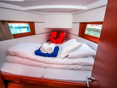 Cabin on Dalmar, a Beneteau Oceanis 35 sailboat at Općina Medulin, Croatia