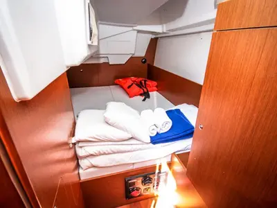 Head on Dalmar, a Beneteau Oceanis 35 sailboat at Općina Medulin, Croatia