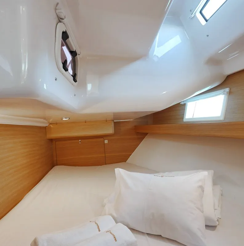 Cabin on Luna, a Elan Impression 45.1 sailboat at Šibenik, Croatia