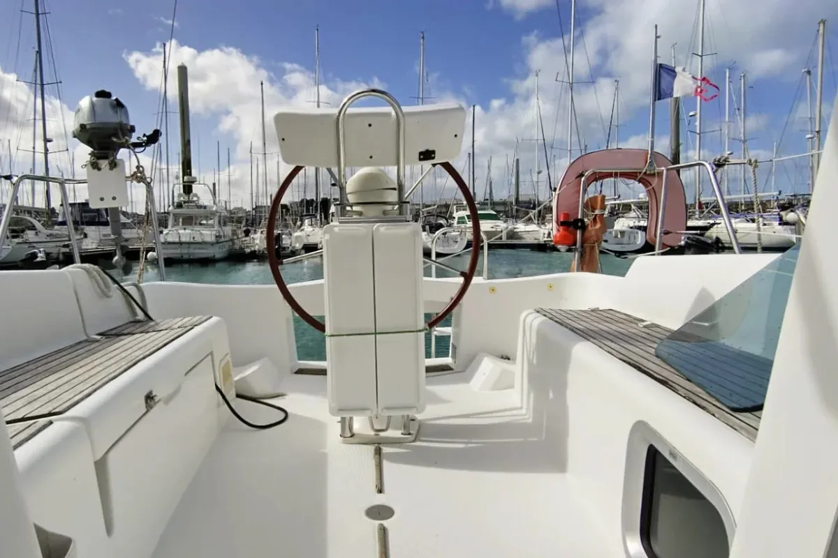 Cockpit of Jami 3, a Jeanneau Sun Odyssey 32i sailboat at Saint-Cast-le-Guildo, France