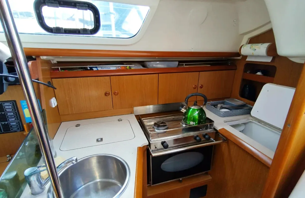Galley of Jami 3, a Jeanneau Sun Odyssey 32i sailboat at Saint-Cast-le-Guildo, France