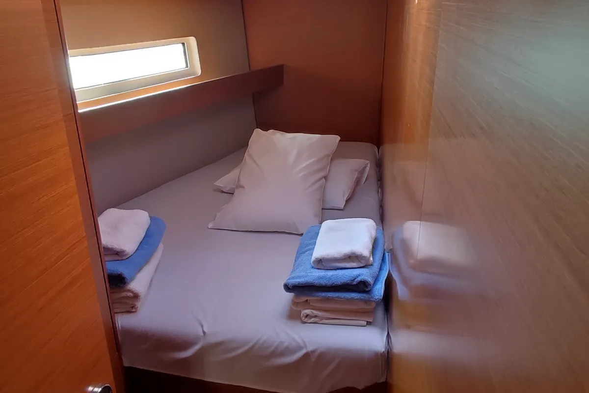 Cabin on Erato, a Jeanneau Sun Odyssey 440 sailboat at Volos, Greece