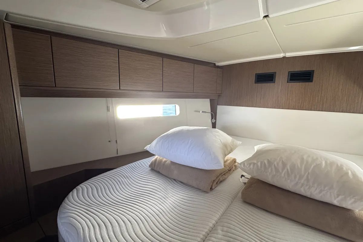 Cabin on Sacuri, a Bavaria 46 Cruiser sailboat at Figari/Golfo Aranci, Italy