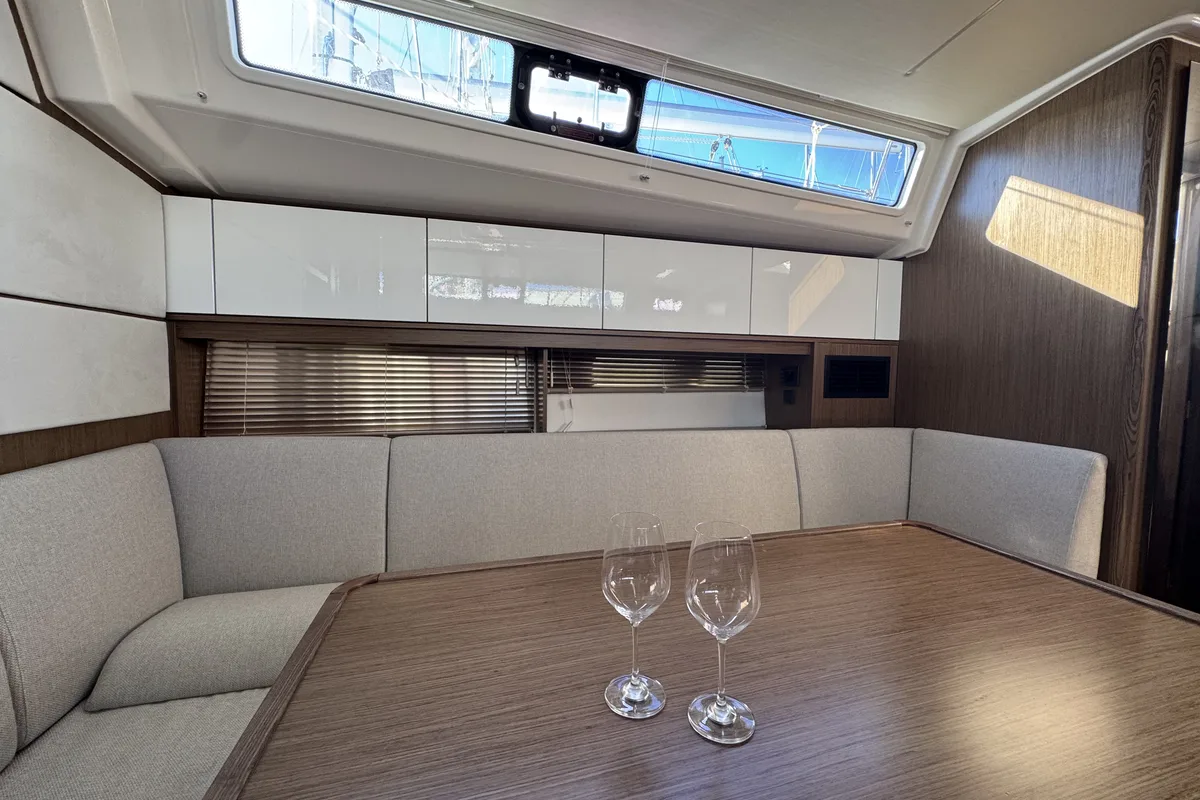 Salon of Sacuri, a Bavaria 46 Cruiser sailboat at Figari/Golfo Aranci, Italy