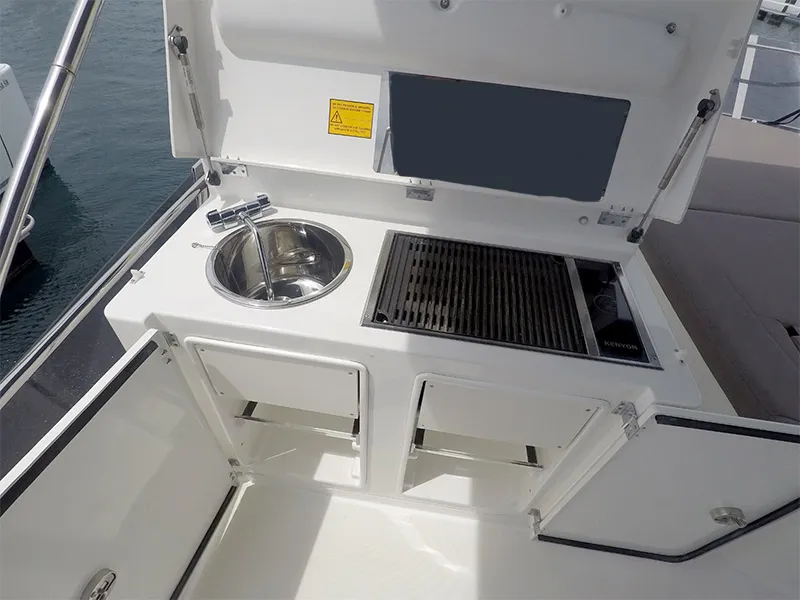Serendipity, a Jeanneau Prestige 500 Fly motor yacht at Grad Šibenik, Croatia