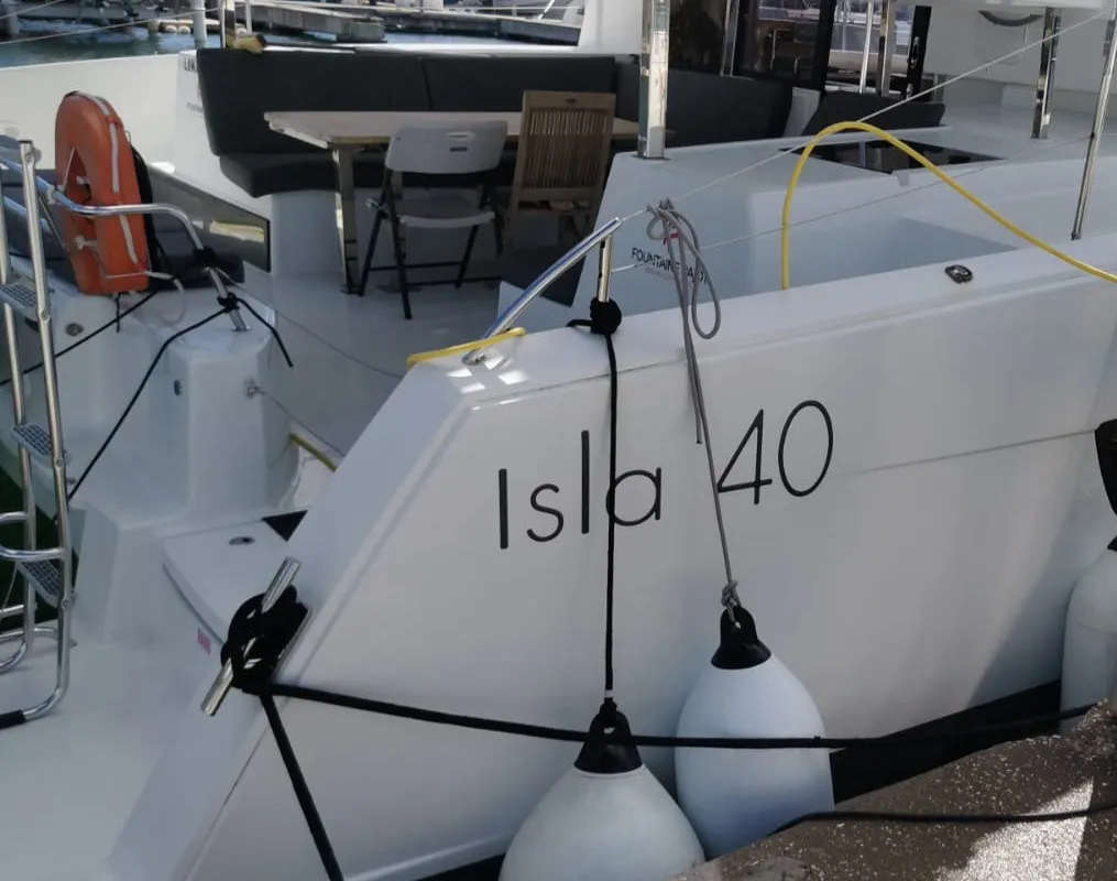 LUNADOR, a Fountaine Pajot Isla 40 catamaran at Propriano, France