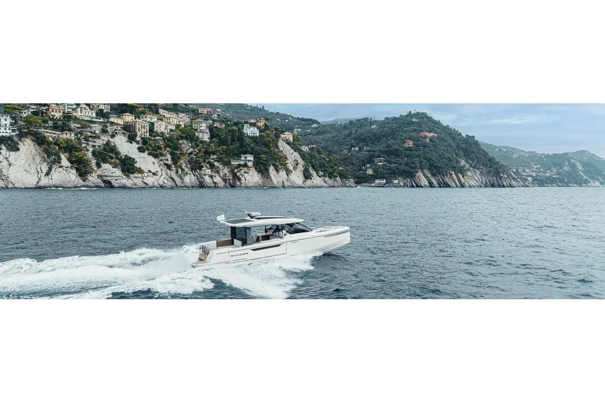 Exterior view of Paradox, a Saxdor 400 GTO motorboat at Salamina, Greece