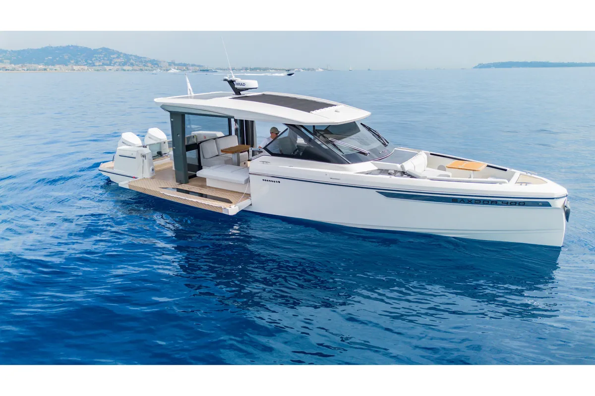 Exterior view of Paradox, a Saxdor 400 GTO motorboat at Salamina, Greece