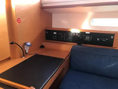 Salon of Alboran Bourbon (Las Galletas), a Jeanneau Sun Odyssey 519 sailboat at Elephant Butte Estates, United States