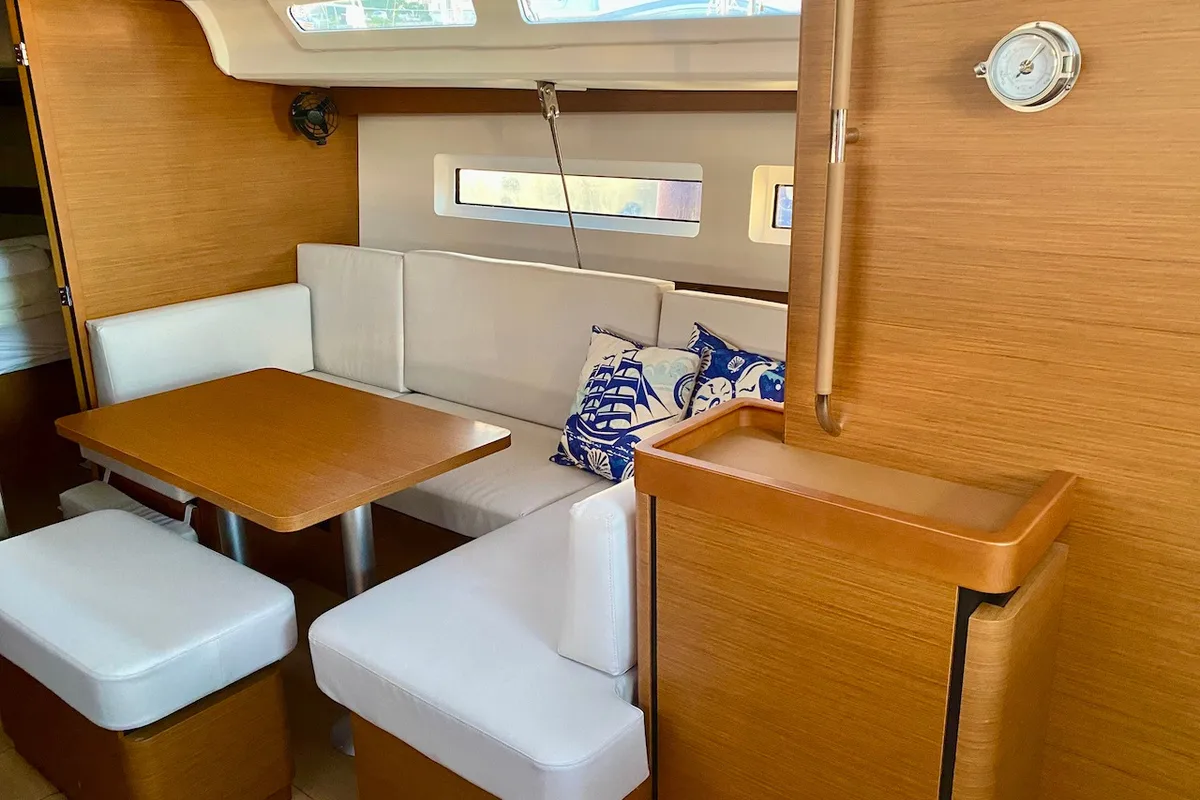 Salon of SALVA, a Jeanneau Sun Odyssey 440 sailboat at Šibenik, Croatia