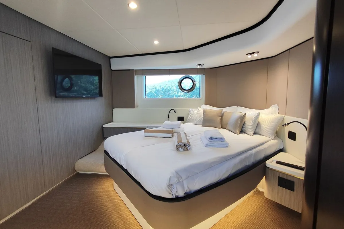 Cabin on Be Happy, a Azimut 55 Fly motor yacht at Grad Kaštela, Croatia