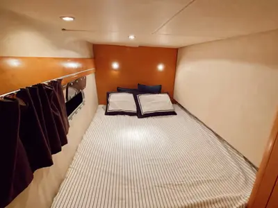 Cabin on Xuxu, a Fountaine Pajot Highland 35 catamaran at Lisbon, Portugal