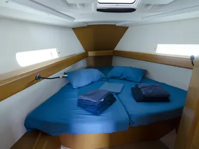 Cabin on Cecile, a Jeanneau Sun Odyssey 409 sailboat at Procida, Italy