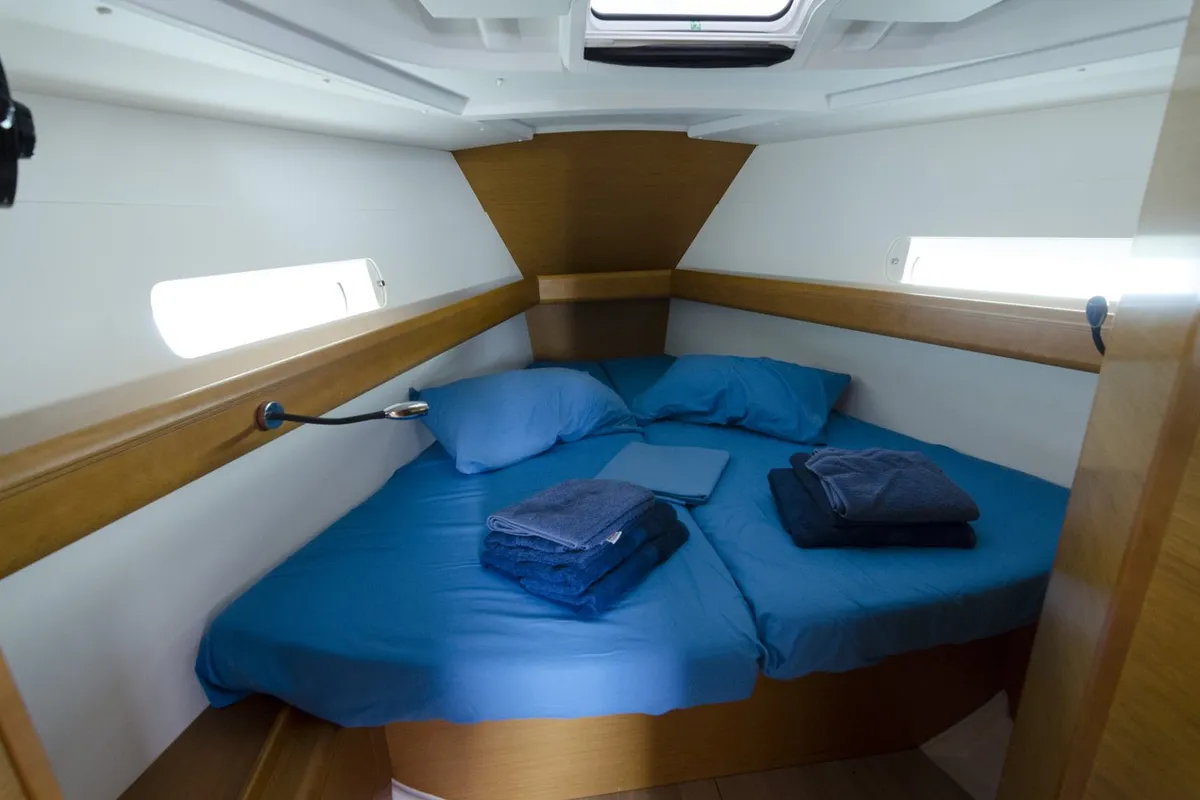 Cabin on Cecile, a Jeanneau Sun Odyssey 409 sailboat at Procida, Italy