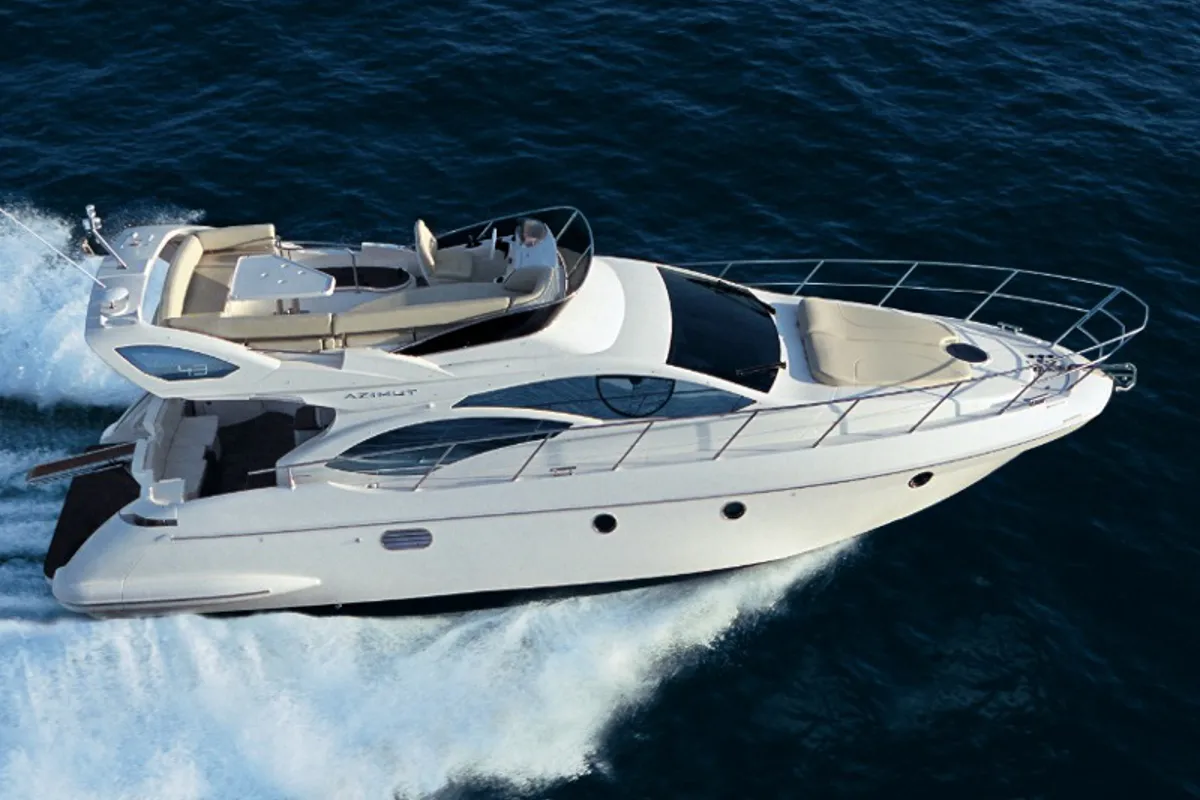 Exterior view of Alma Libre II, a Azimut 46 motorboat at Lefkada, Greece