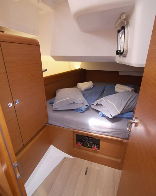 Cabin on Kronos, a Jeanneau Sun Odyssey 449 sailboat at Lavreotiki Municipal Unit, Greece