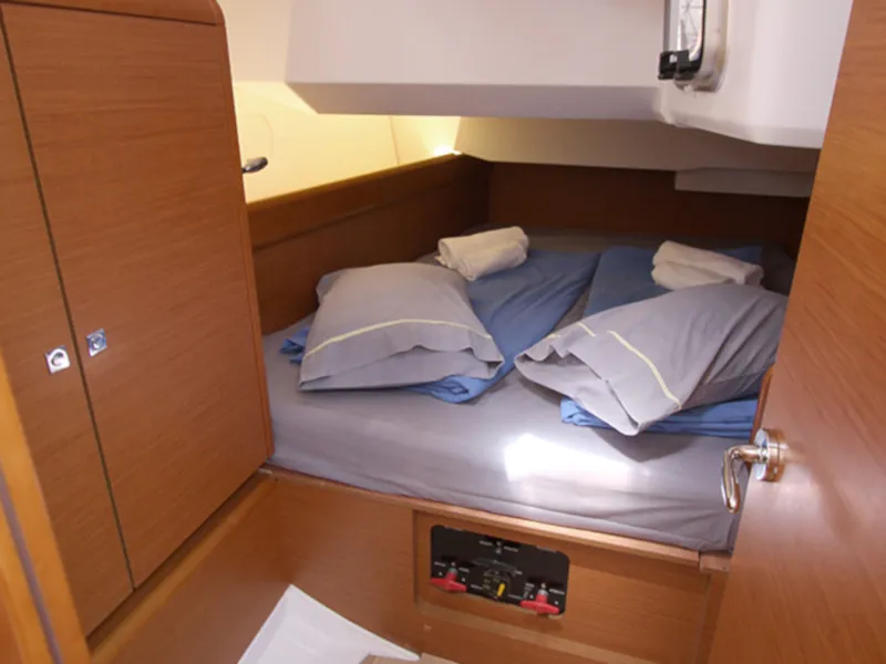 Cabin on Kronos, a Jeanneau Sun Odyssey 449 sailboat at Lavreotiki Municipal Unit, Greece