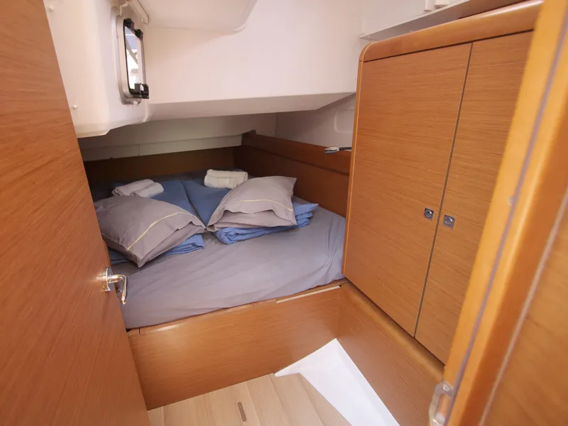 Cabin on Kronos, a Jeanneau Sun Odyssey 449 sailboat at Lavreotiki Municipal Unit, Greece