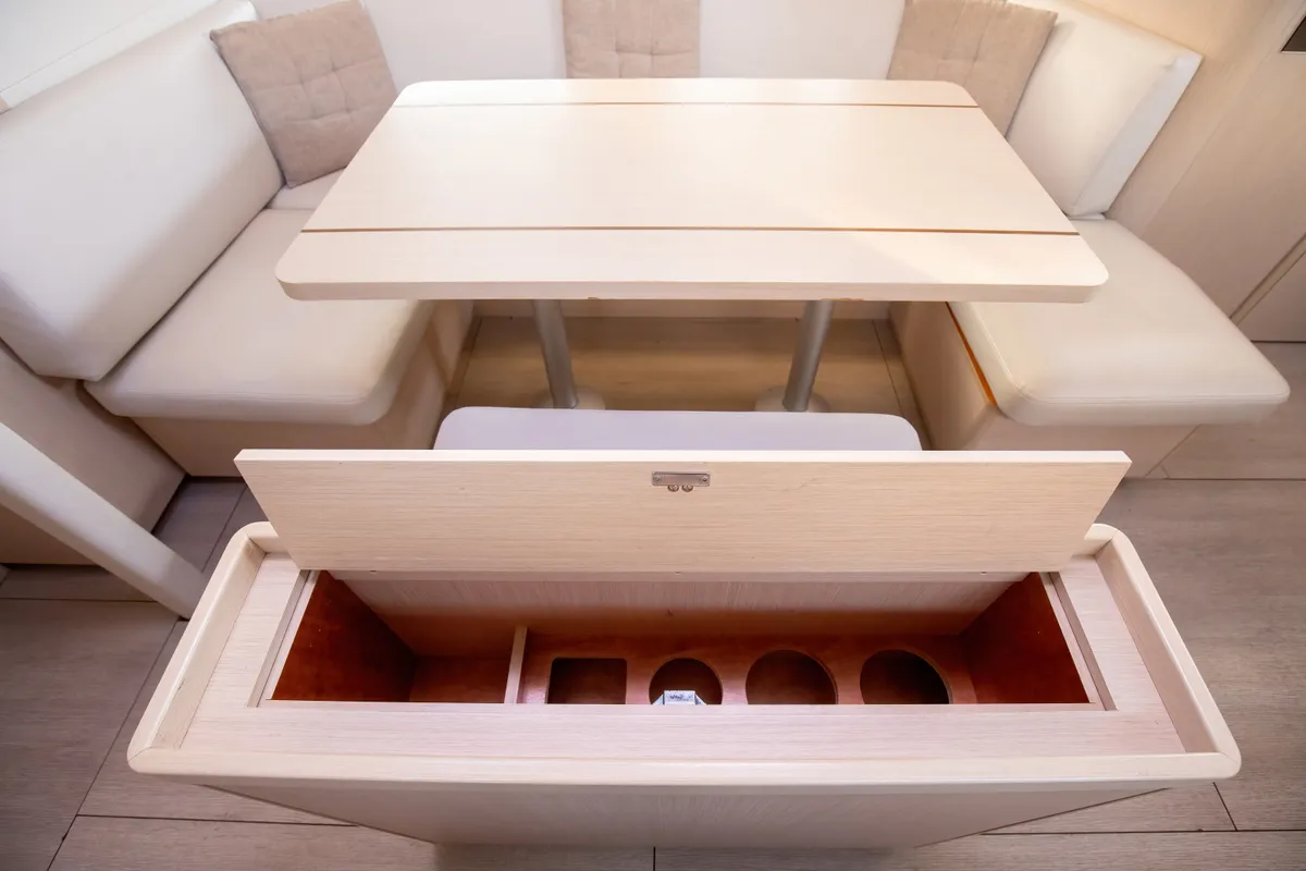 Salon of Tyche, a Beneteau Oceanis 46.1 sailboat at Rosignano Solvay, Italy