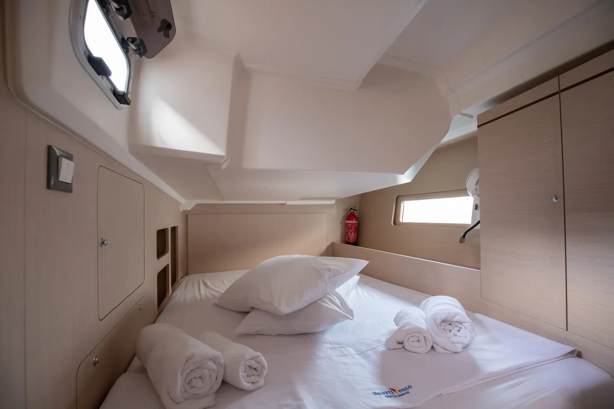 Cabin on Tyche, a Beneteau Oceanis 46.1 sailboat at Rosignano Solvay, Italy