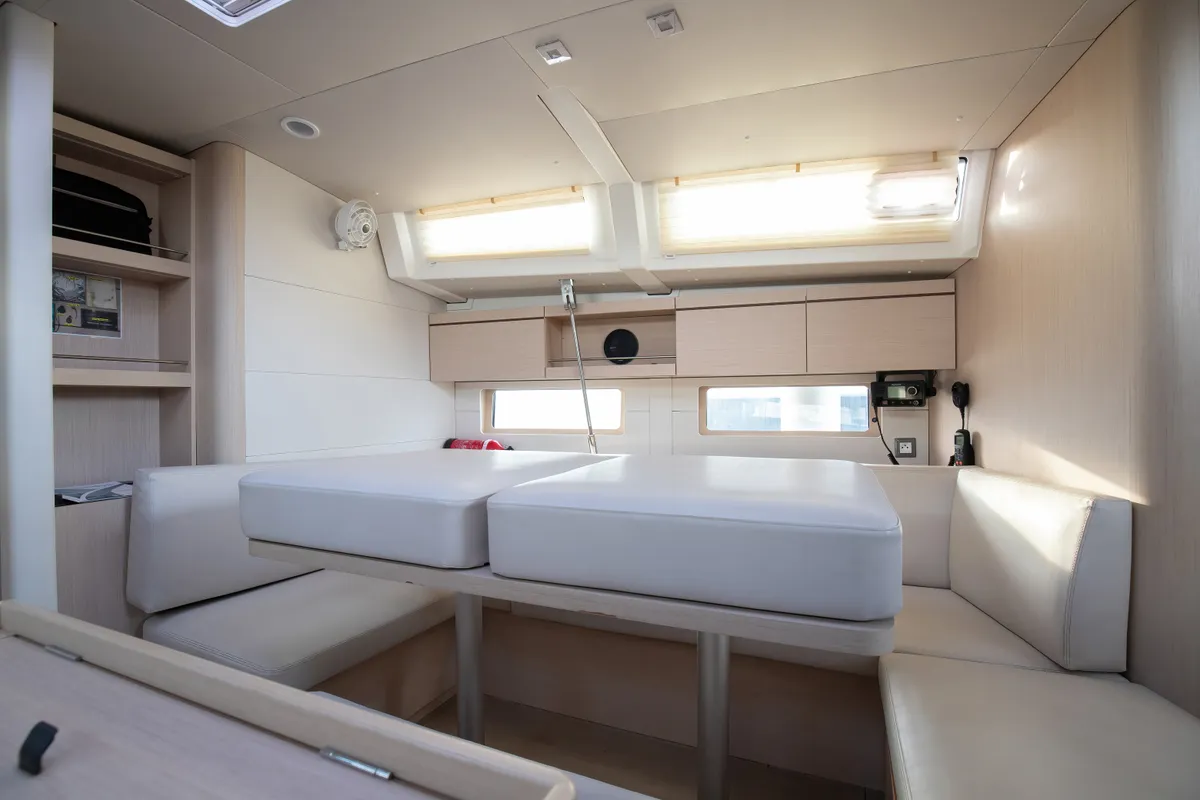 Salon of Tyche, a Beneteau Oceanis 46.1 sailboat at Rosignano Solvay, Italy