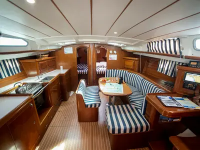 Salon of Vori, a Beneteau Oceanis Clipper 473 sailboat at Athens, Greece
