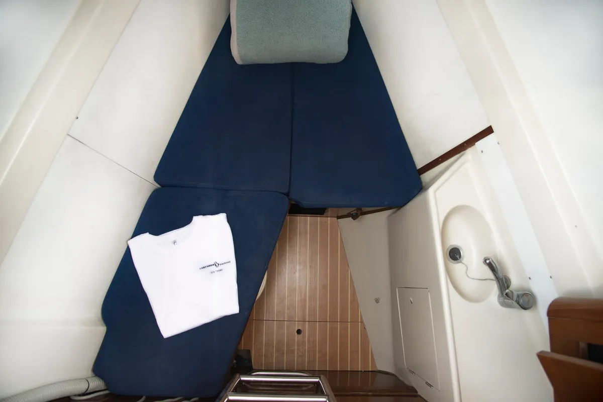Cabin on Vori, a Beneteau Oceanis Clipper 473 sailboat at Athens, Greece