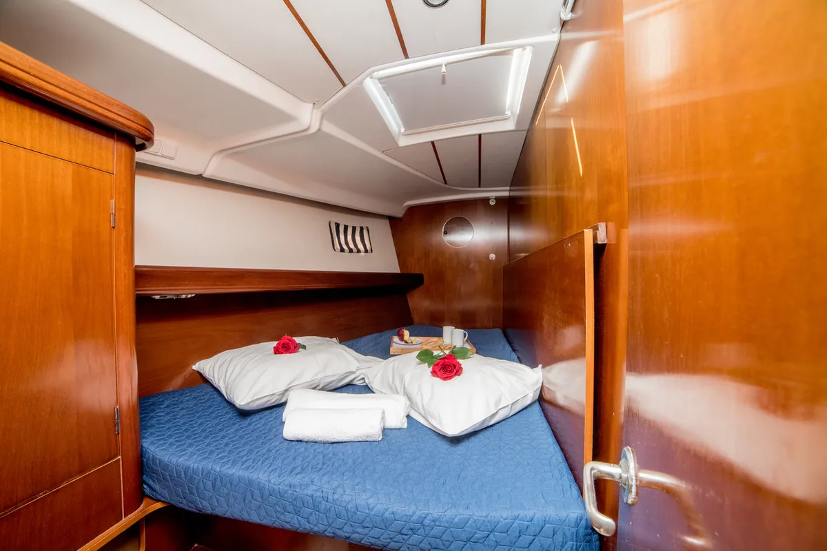 Cabin on Vori, a Beneteau Oceanis Clipper 473 sailboat at Athens, Greece