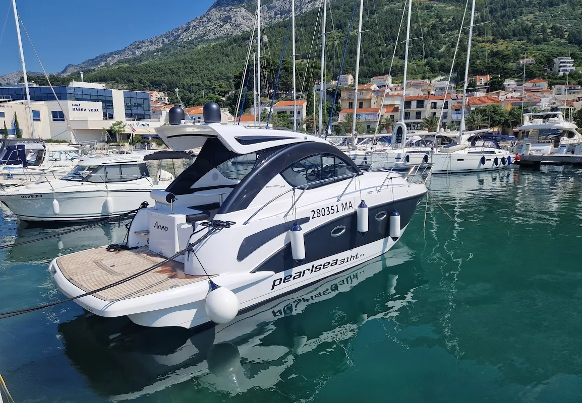 Exterior view of Aero, a Pearl Sea Yachts d.o.o. Pearlsea 31 Hard Top motorboat at Općina Baška Voda, Croatia