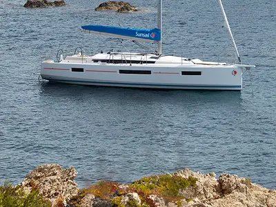Exterior view of Sunsail 44 SO Classic, a Jeanneau Sun Odyssey 440 sailboat at Piraeus, Greece