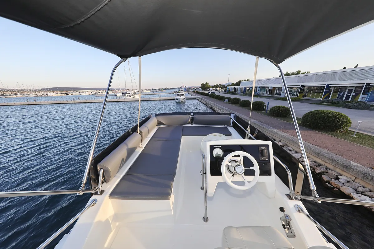 Cockpit of Backup, a Cobra Yachts Futura 40 Grand Horizon motor yacht at Općina Sukošan, Croatia