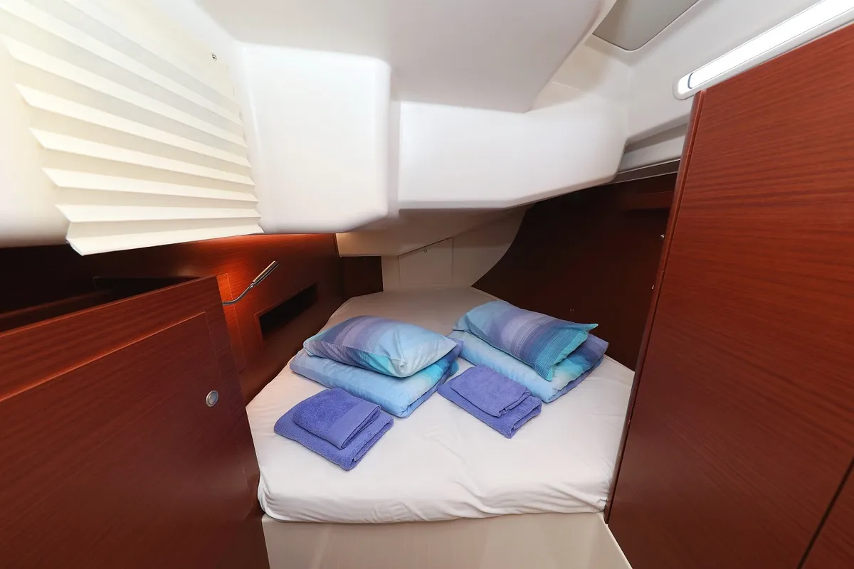 Cabin on Mika, a Hanse 458 sailboat at Općina Sukošan, Croatia