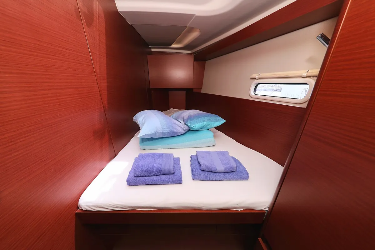Cabin on Mika, a Hanse 458 sailboat at Općina Sukošan, Croatia