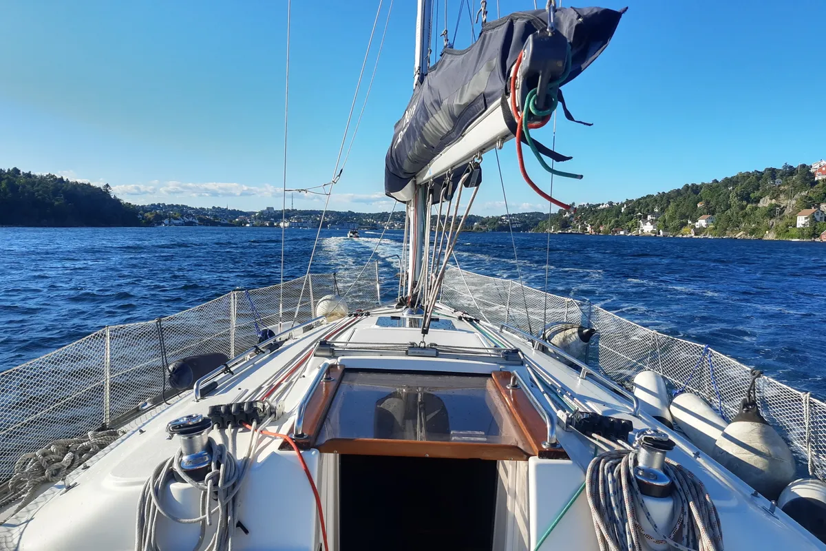 Deck of Alto Mare, a Bavaria 36 Cruiser sailboat at Bergen, Norway