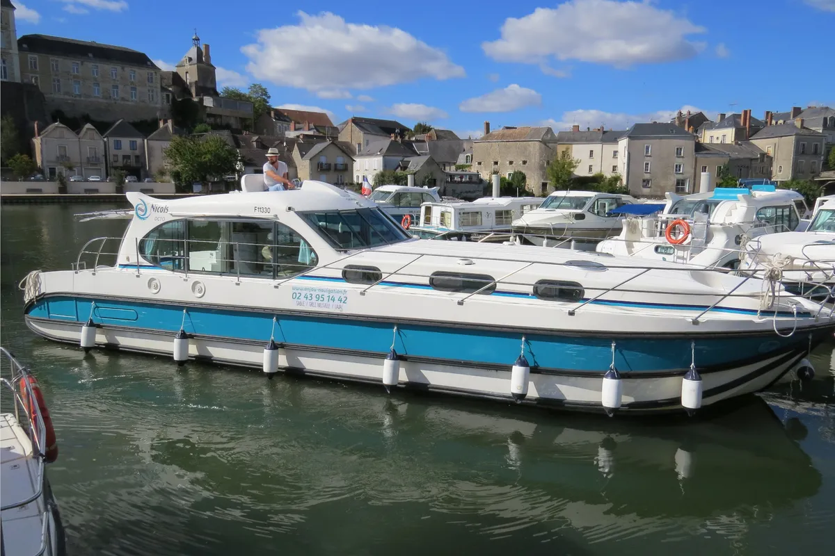 Exterior view of Chorus, a Nicols Estivale Octo motorboat at Grez-Neuville, France