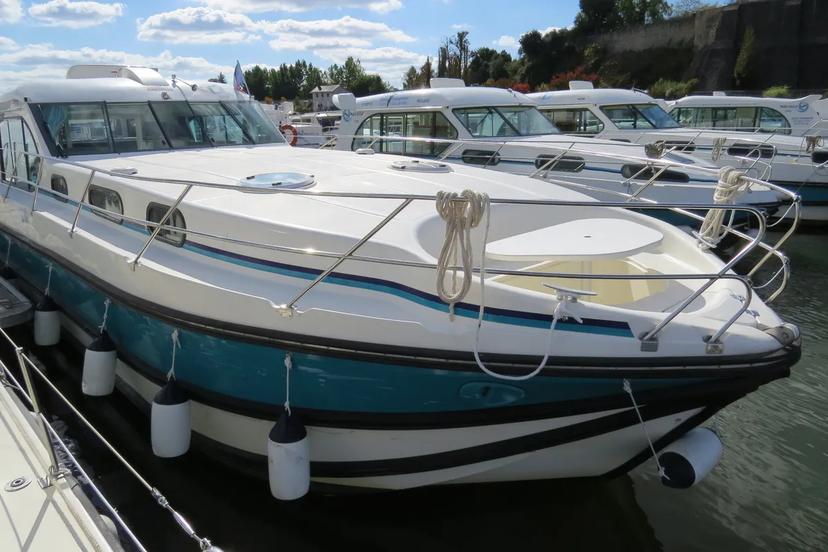 Exterior view of Chorus, a Nicols Estivale Octo motorboat at Grez-Neuville, France