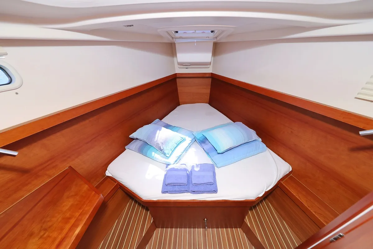Cabin on Luna, a Hanse 415 sailboat at Grad Šibenik, Croatia