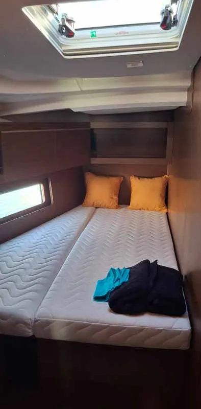 Cabin on All of you, a Beneteau Oceanis 46.1 sailboat at Tropea, Italy